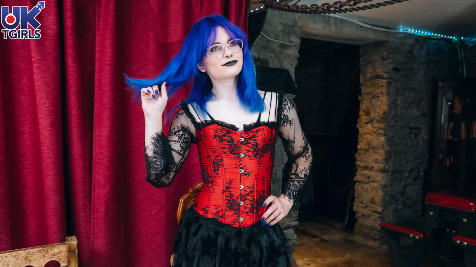 Evie Nyx - UK Cutie!