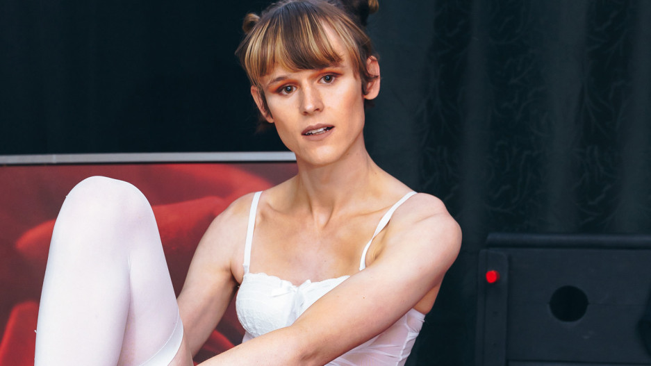 Chloe Lox Debuts!